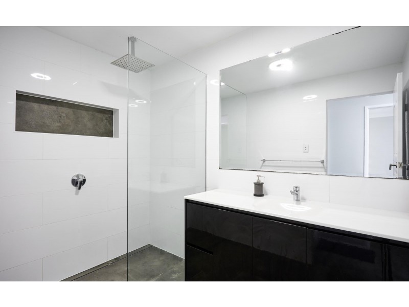 15 Tumbarumba Avenue, Ashmore QLD 4214