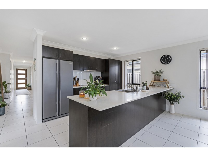 83/19 Santa Barbara  Road, Hope Island QLD 4212