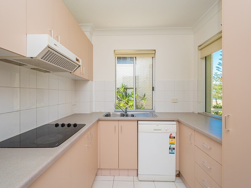 3/194 Marine Parade, Labrador QLD 4215