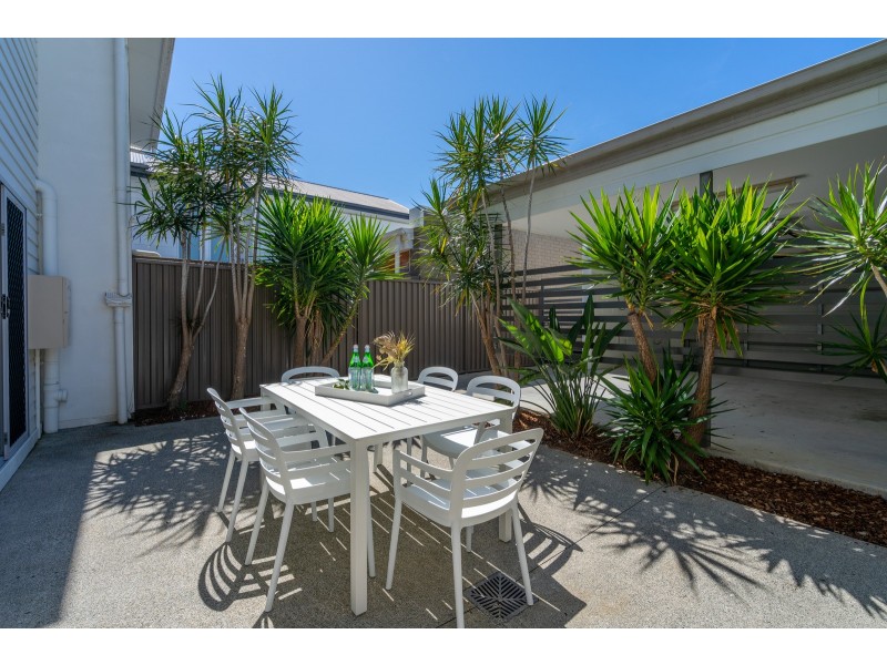 14 South Bay Drive, Varsity Lakes QLD 4227