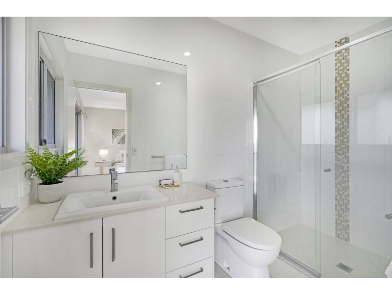 14 South Bay Drive, Varsity Lakes QLD 4227