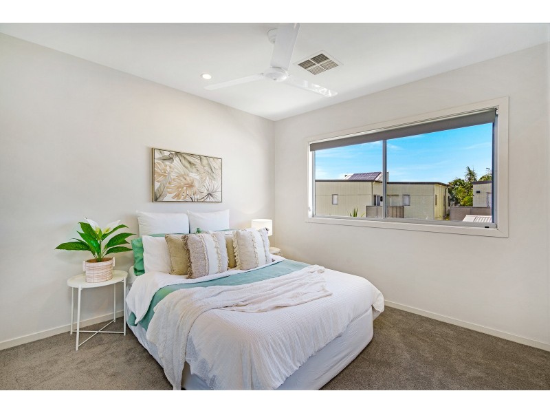 14 South Bay Drive, Varsity Lakes QLD 4227