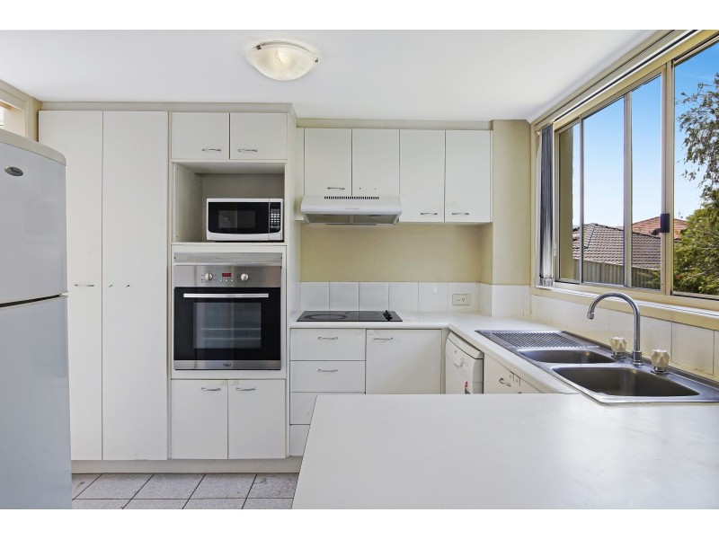 8/3 Arundel Drive, Arundel QLD 4214