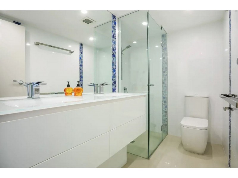 11C/30 Laycock, Surfers Paradise QLD 4217