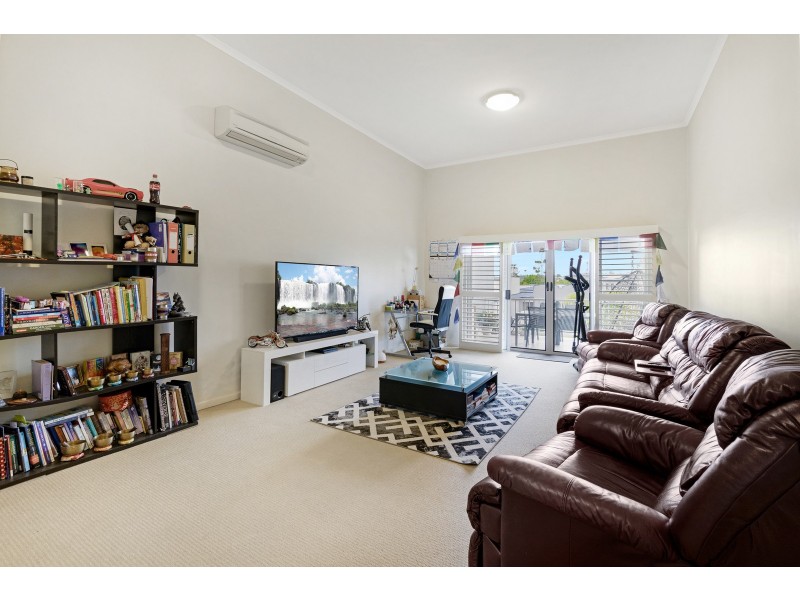 30/1 Riverwalk Avenue, Robina QLD 4226