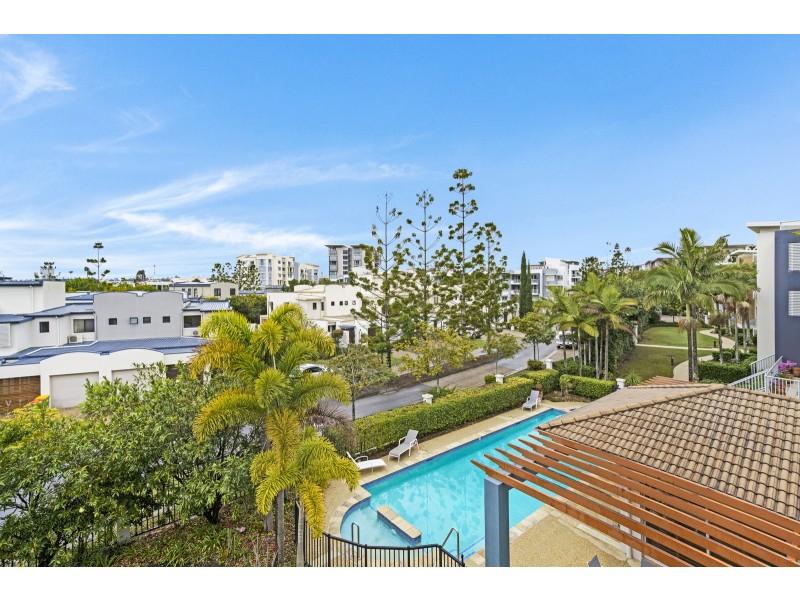 30/1 Riverwalk Avenue, Robina QLD 4226