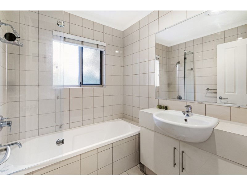 30/1 Riverwalk Avenue, Robina QLD 4226