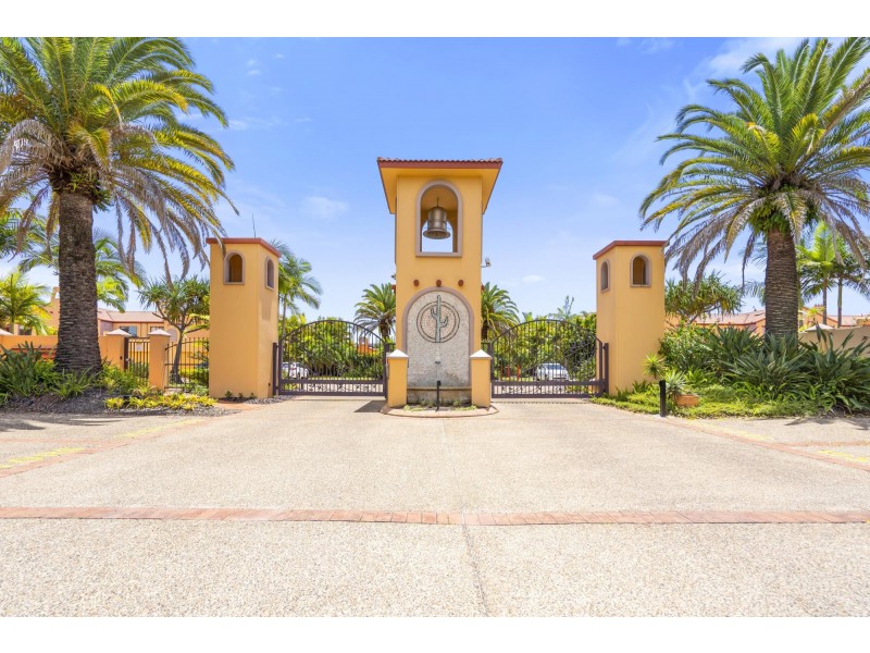 54/8 Woody Views Way, Robina QLD 4226