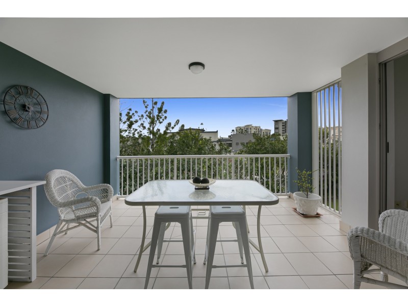 22/1 Riverwalk Avenue, Robina QLD 4226