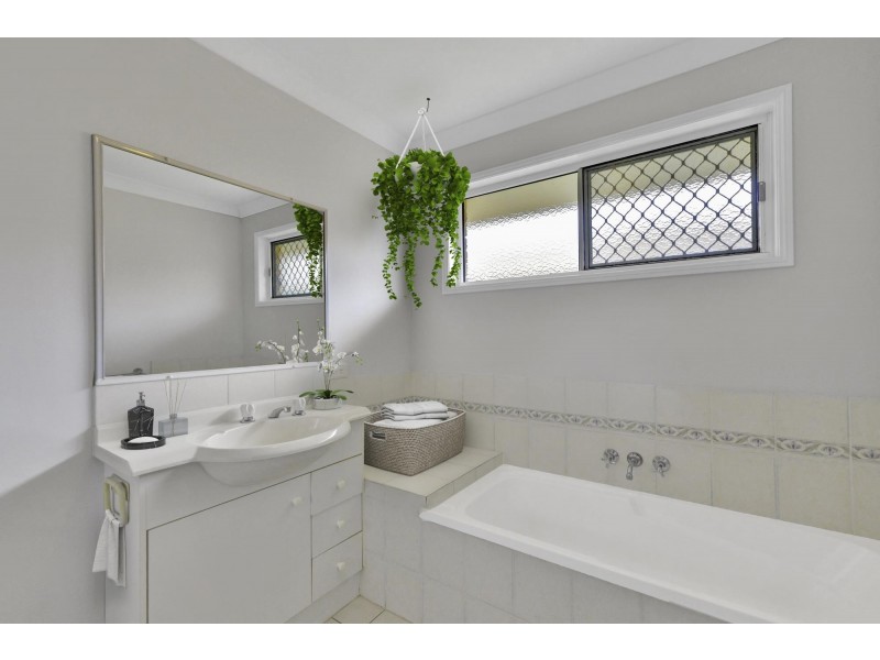 16 Susan Godfrey Drive, Windaroo QLD 4207