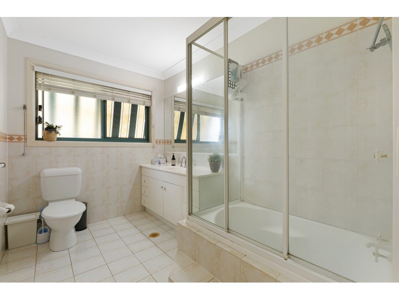 4/15 Gordon Street, Labrador QLD 4215