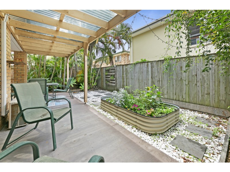 4/15 Gordon Street, Labrador QLD 4215