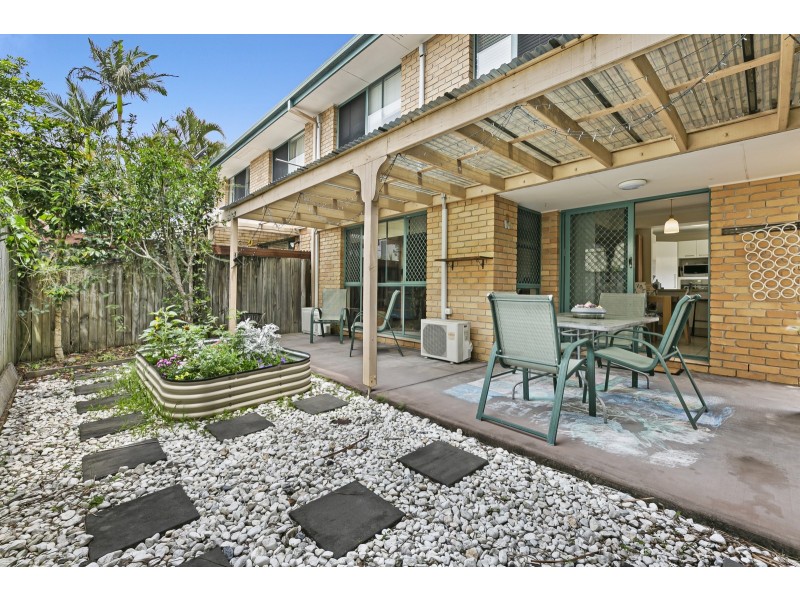 4/15 Gordon Street, Labrador QLD 4215