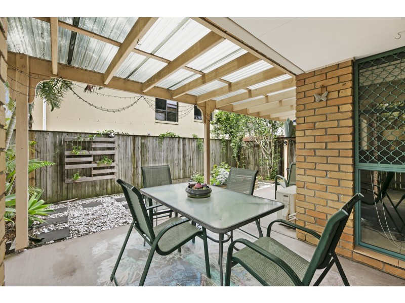 4/15 Gordon Street, Labrador QLD 4215