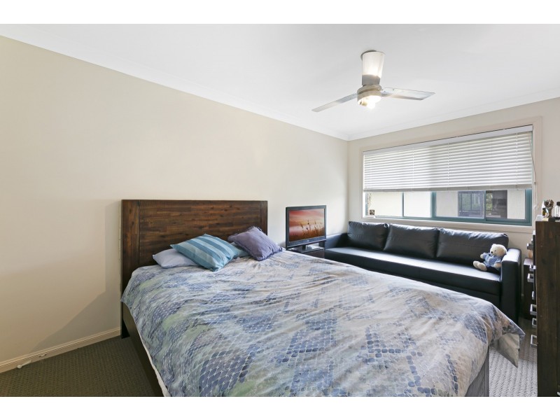 4/15 Gordon Street, Labrador QLD 4215