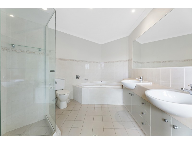 2 Mornington Terrace, Robina QLD 4226