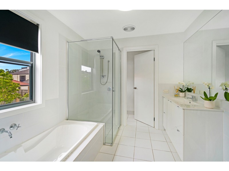 13 Shorehaven Place, Varsity Lakes QLD 4227