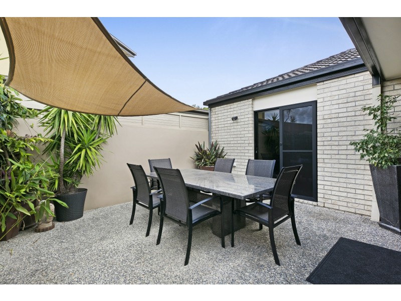 1/4 Silvermaple Street, Robina QLD 4226