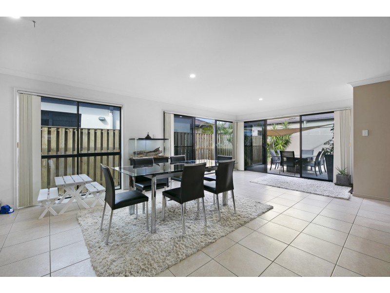 1/4 Silvermaple Street, Robina QLD 4226