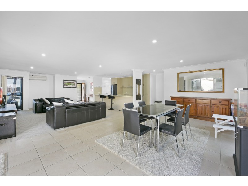 1/4 Silvermaple Street, Robina QLD 4226