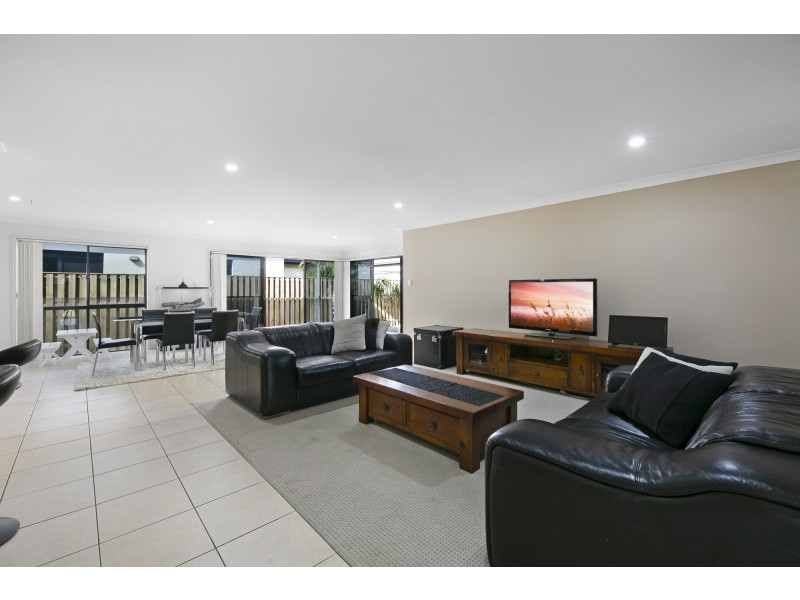 1/4 Silvermaple Street, Robina QLD 4226