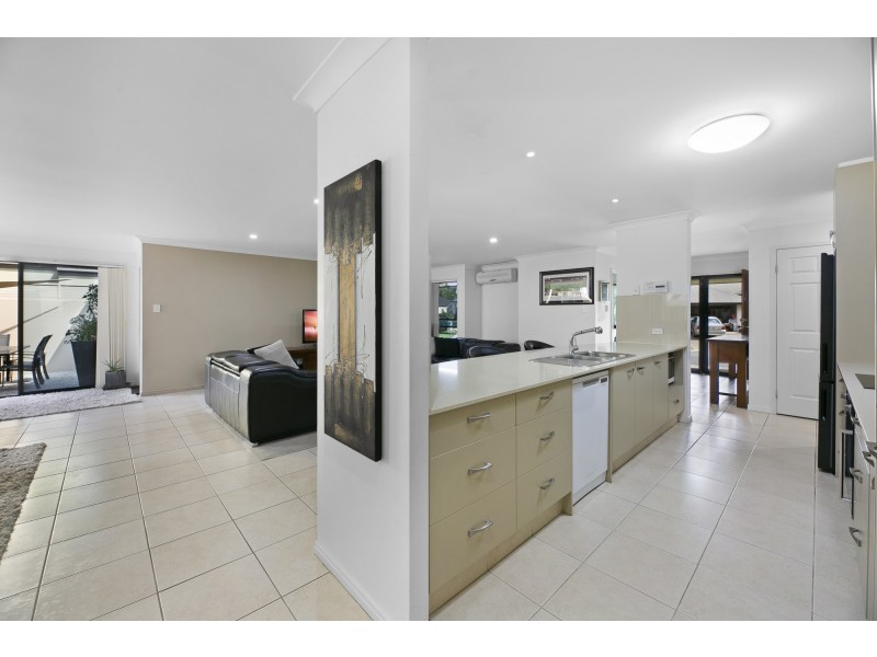 1/4 Silvermaple Street, Robina QLD 4226