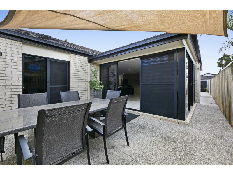 1/4 Silvermaple Street, Robina QLD 4226