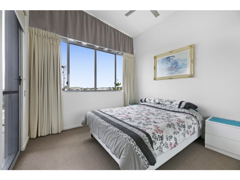225/60 Riverwalk Avenue, Robina QLD 4226