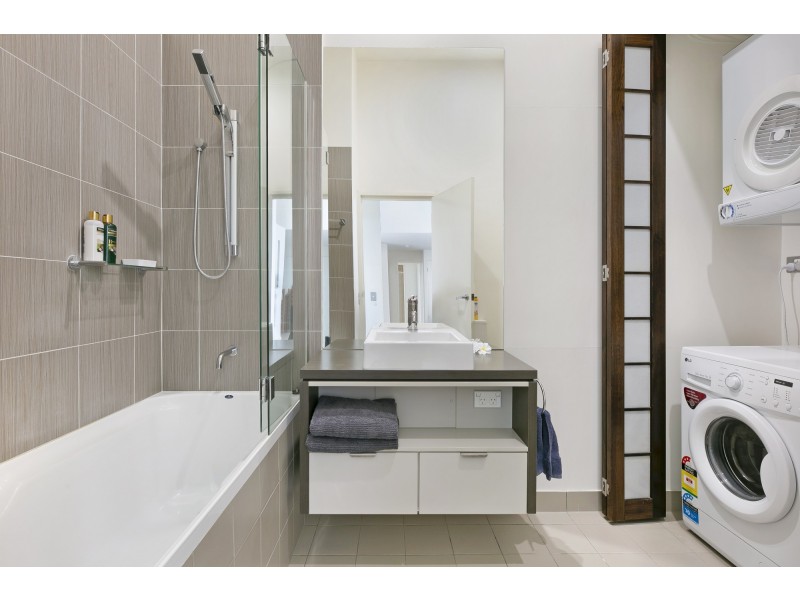 225/60 Riverwalk Avenue, Robina QLD 4226