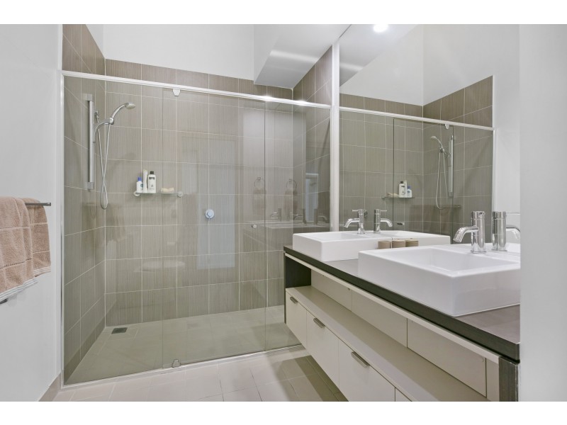 225/60 Riverwalk Avenue, Robina QLD 4226