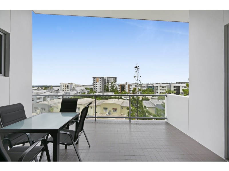 225/60 Riverwalk Avenue, Robina QLD 4226