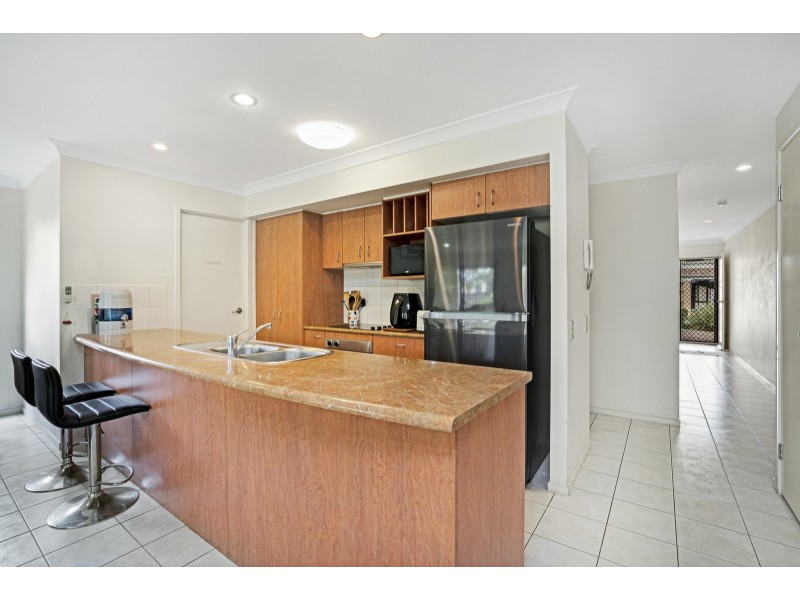 72/302 Christine Avenue, Varsity Lakes QLD 4227