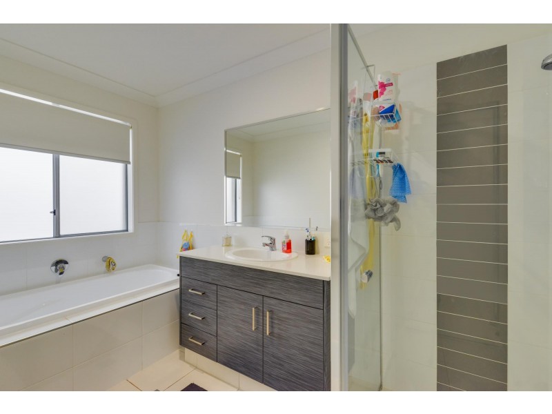 18 Arrowsmith Crescent, Ormeau Hills QLD 4208