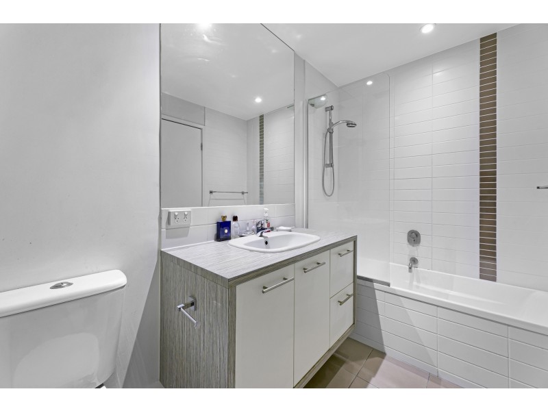 127/2-4 Riverwalk Avenue, Robina QLD 4226