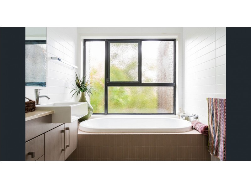 8 Sanctuary Crest Drive, Currumbin QLD 4223