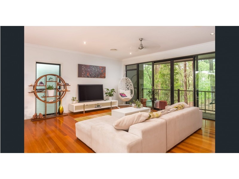 8 Sanctuary Crest Drive, Currumbin QLD 4223