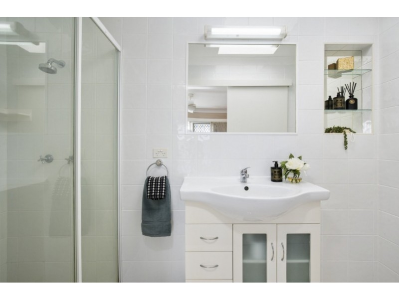 6/22 Aquila Court, Mermaid Waters QLD 4218