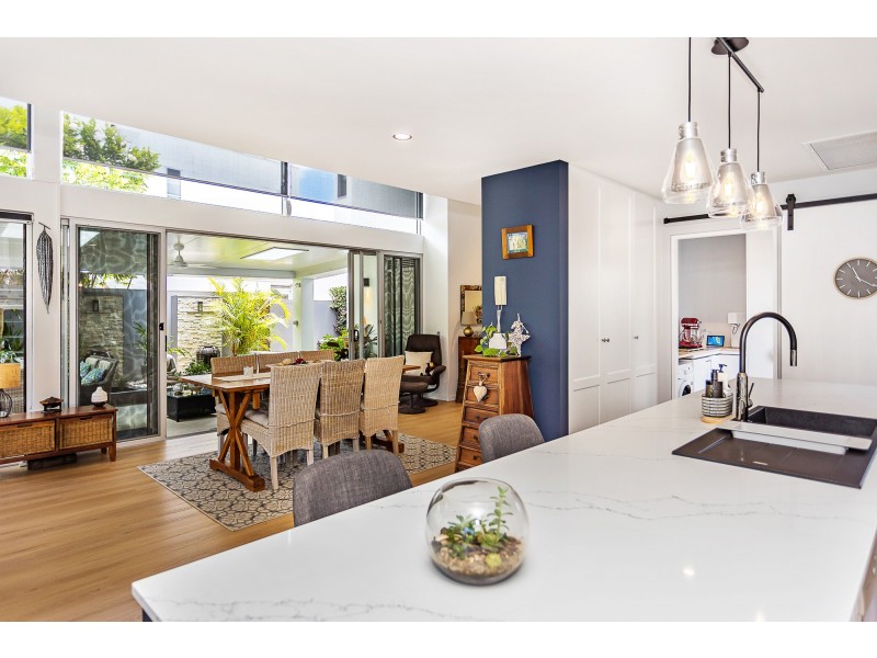835 Legend Trail, Robina QLD 4226