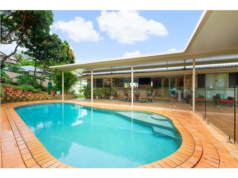 6 Pinehurst Place, Robina QLD 4226