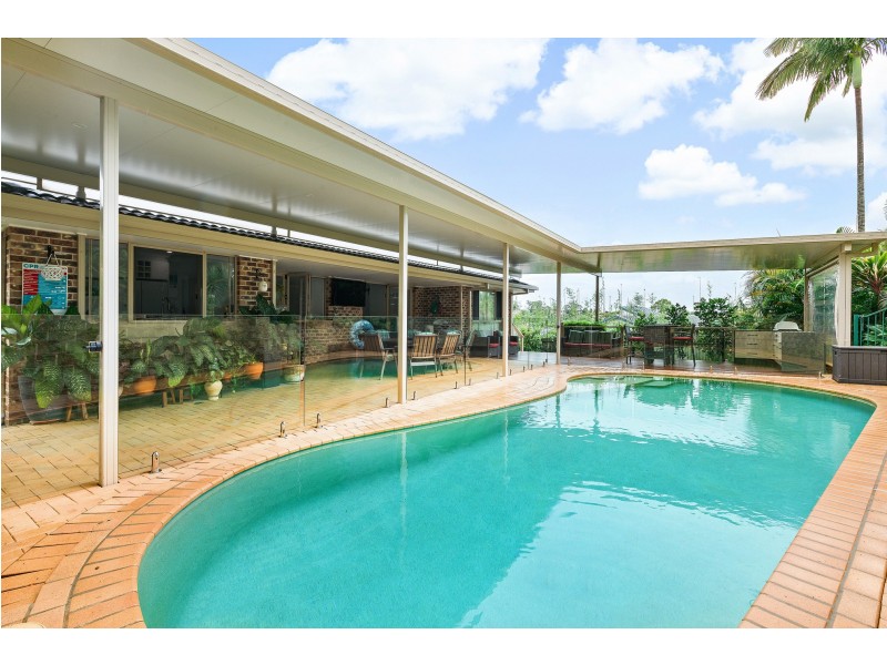 6 Pinehurst Place, Robina QLD 4226