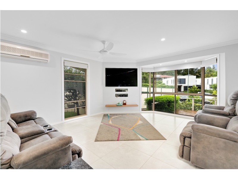 6 Pinehurst Place, Robina QLD 4226