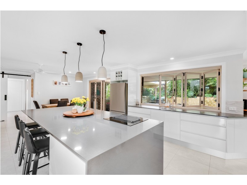 6 Pinehurst Place, Robina QLD 4226