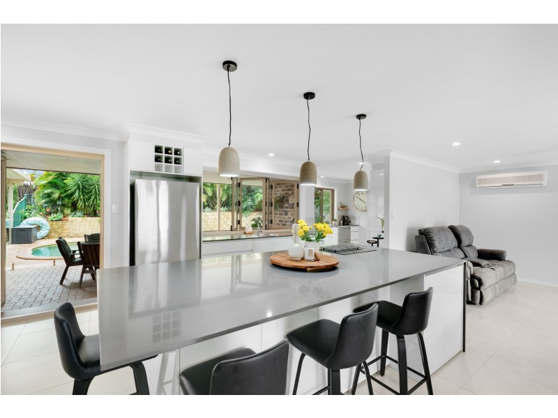 6 Pinehurst Place, Robina QLD 4226