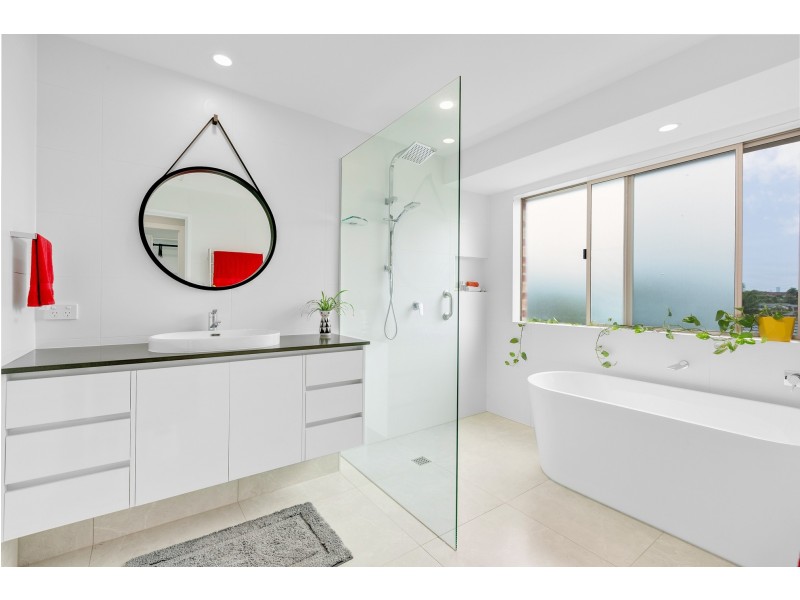 6 Pinehurst Place, Robina QLD 4226