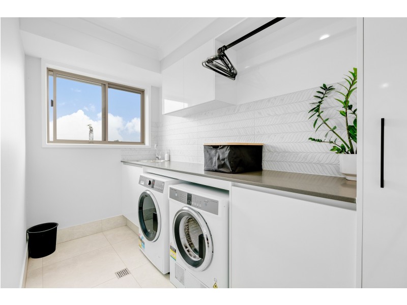 6 Pinehurst Place, Robina QLD 4226