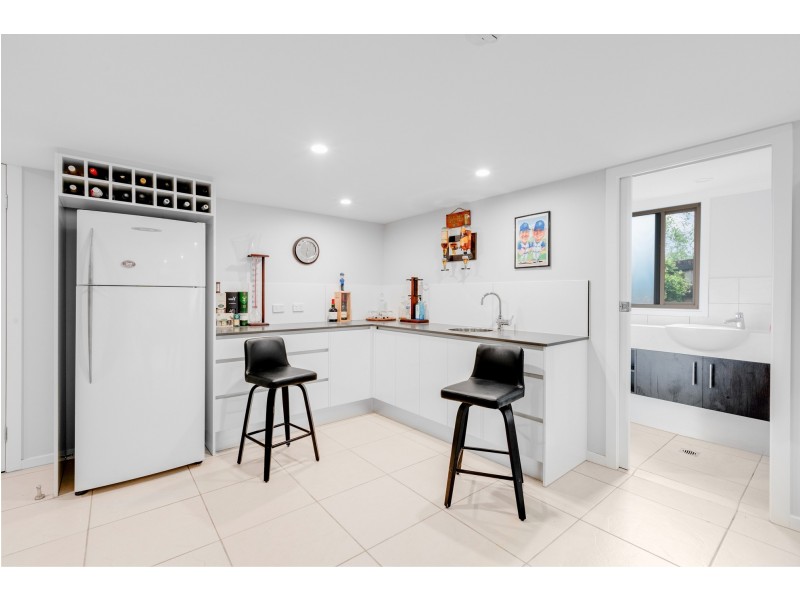 6 Pinehurst Place, Robina QLD 4226