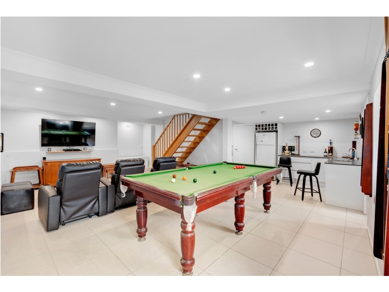 6 Pinehurst Place, Robina QLD 4226