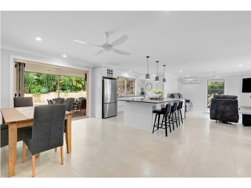 6 Pinehurst Place, Robina QLD 4226