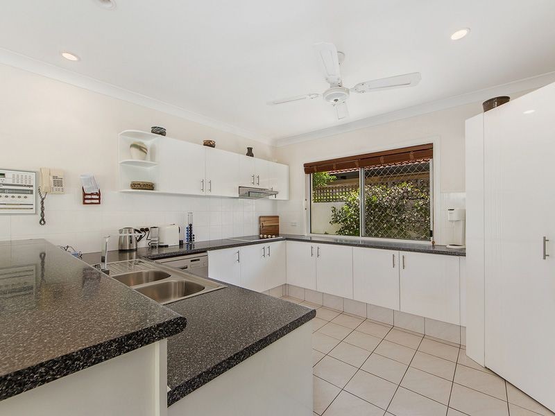 37 Beauty Point Drive, Robina QLD 4226