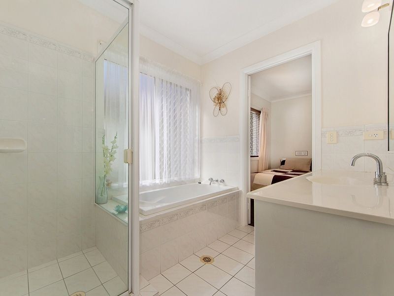 37 Beauty Point Drive, Robina QLD 4226